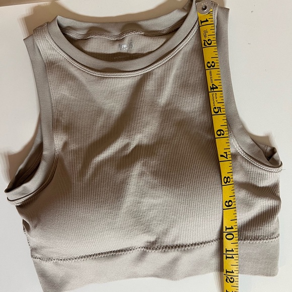 Pro-Fit Seamless Ribbed Padded Crop Top - Picture 5 of 5